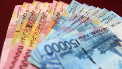 money-indonesia-rupiah-red-blue-economy-1434309-pxhere-com_2